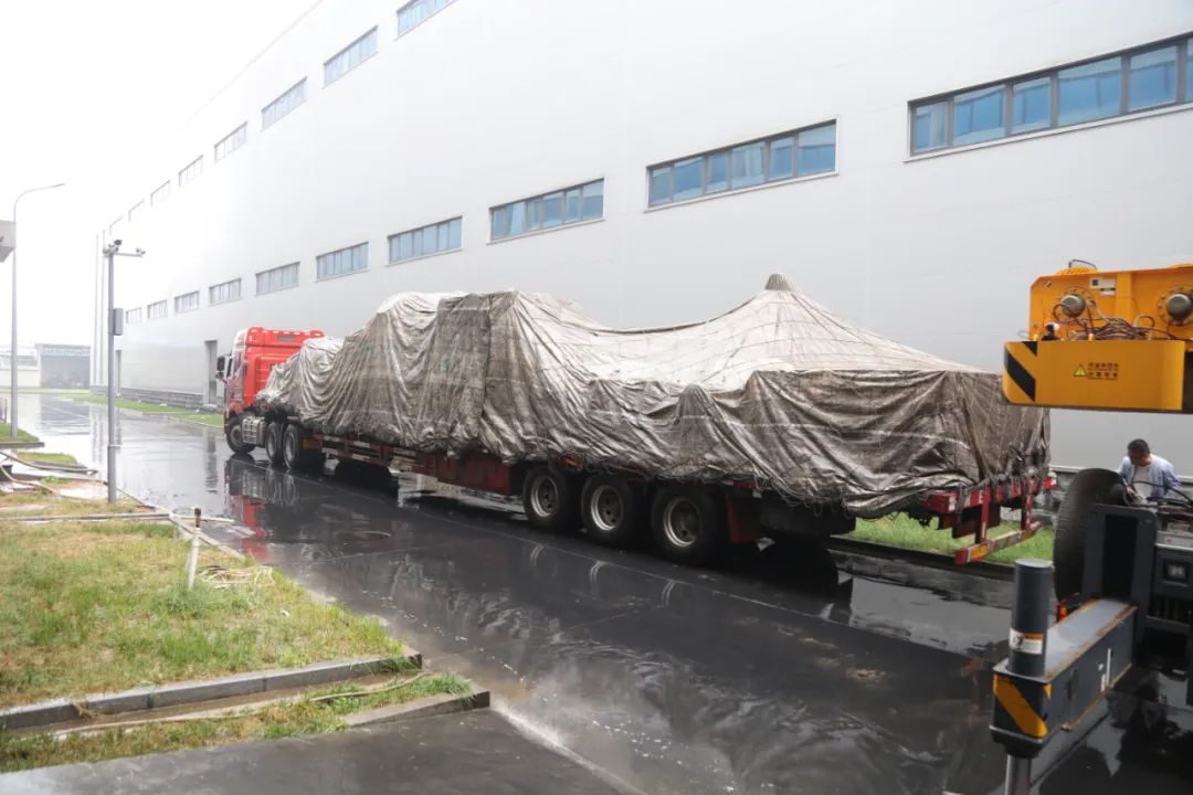 引進新設(shè)備，助力新“智”造